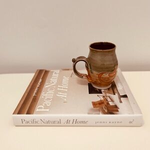 VINTAGE GORGEOUS HANDMADE STUDIO POTTERY MUG BEAUTIFUL HANDLE‎ GREEN/BROWN EUC